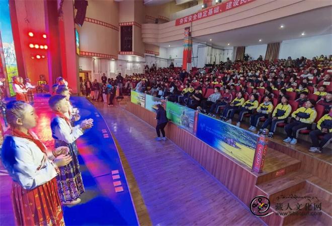第六届青稞文学奖颁奖典礼在四川阿坝举办13.jpg