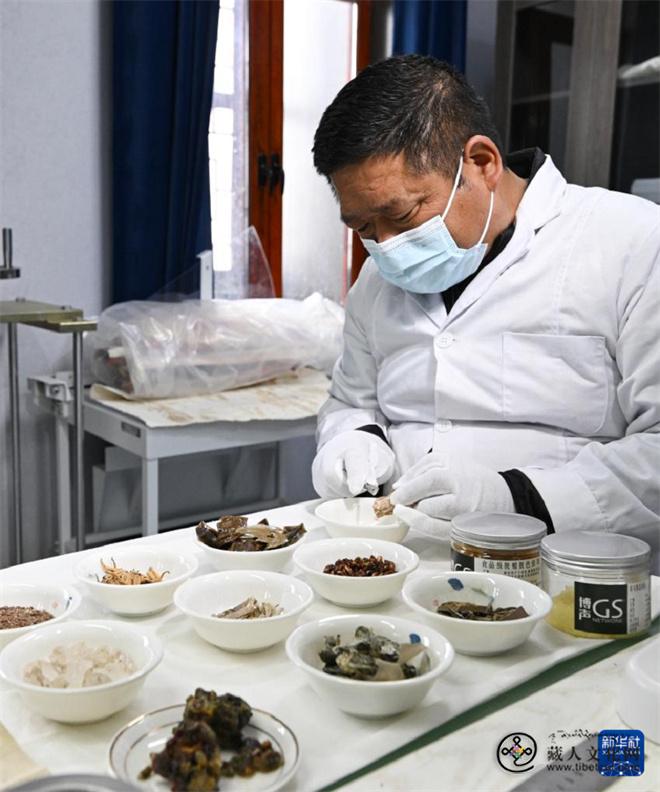 西藏布达拉宫：贝叶经实验性修复取得阶段性成果5.jpg