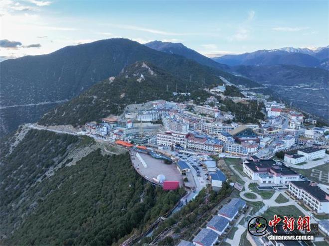 云南梅里雪山 “观山经济”激活文旅发展动能6.jpg