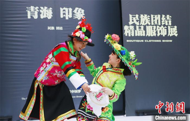 少数民族服饰展示青海独特人文风情6.jpg