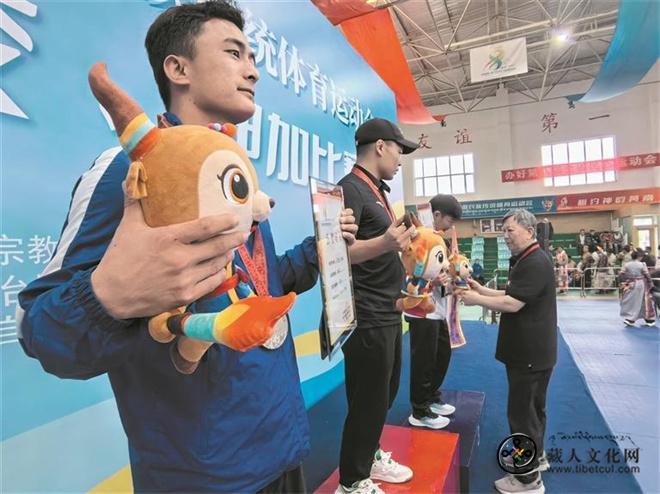 青海省少数民族运动会民族式摔跤项目比赛收官1.jpg