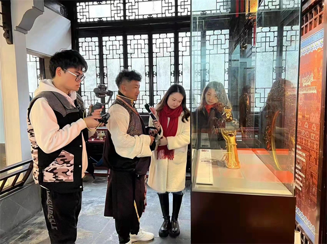 西藏工艺美术作品走进苏州 展现民族工艺魅力3.jpg