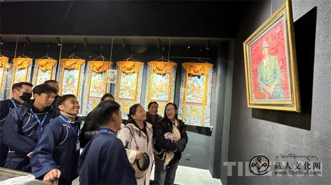 西藏丹巴绕旦唐卡艺术学校优秀毕业生作品展在拉萨开展3.jpg