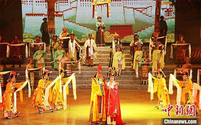 西藏传统经典“八大藏戏”已完成六部改编工作.jpg