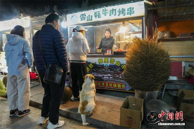 云南梅里雪山 “观山经济”激活文旅发展动能4.jpg