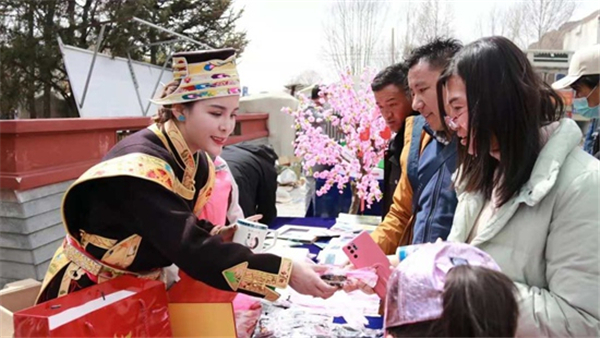 林芝桃花节推广活动在拉萨日喀则两地举办2.jpg