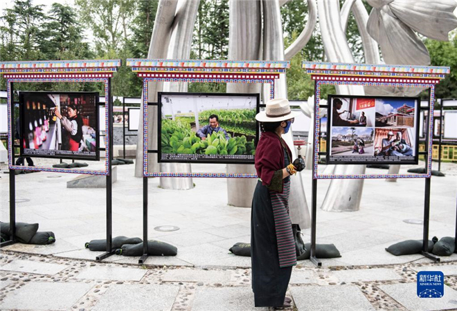 庆祝西藏和平解放70周年影像展在拉萨开幕2.jpg