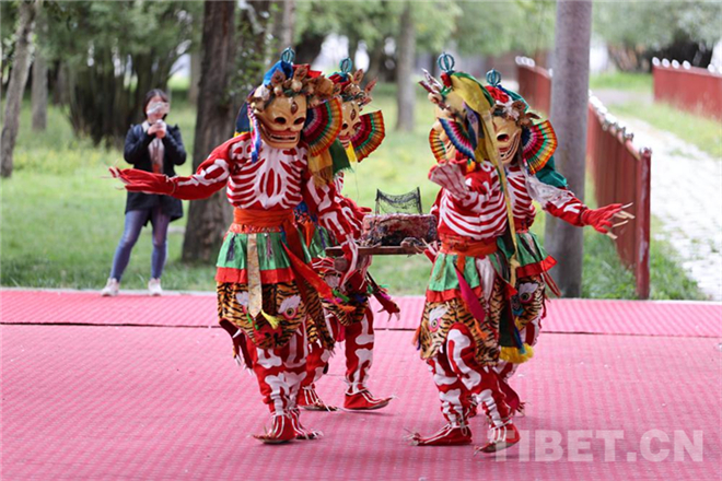 扎什伦布寺举行跳神活动4.jpg