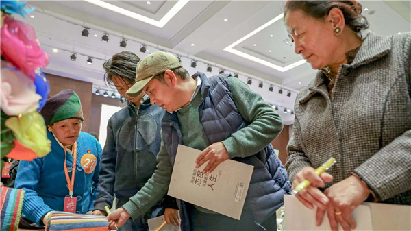 西藏拉萨市首届妇女手工编织大赛正式开赛2.jpg