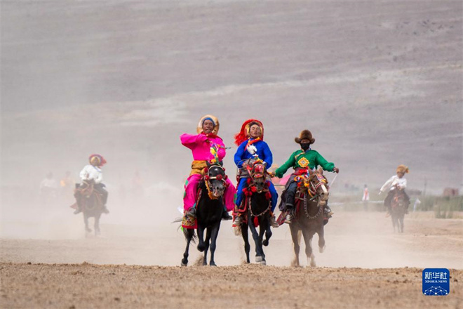 西藏阿里：“噶尔恰钦”赛马会开幕3.jpg