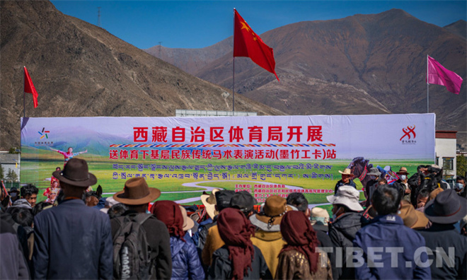 送体育下基层，西藏民族传统马术表演走进墨竹工卡县3.jpg