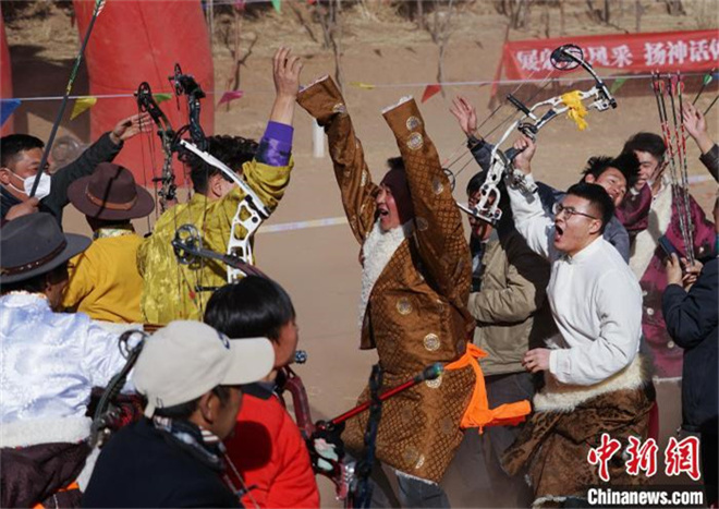 青海祁连县：藏族民众切磋箭术喜迎农历新年6.jpg