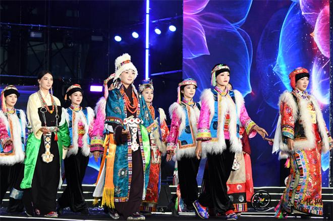 2025海南州藏族服饰文化艺术节开幕3.jpg