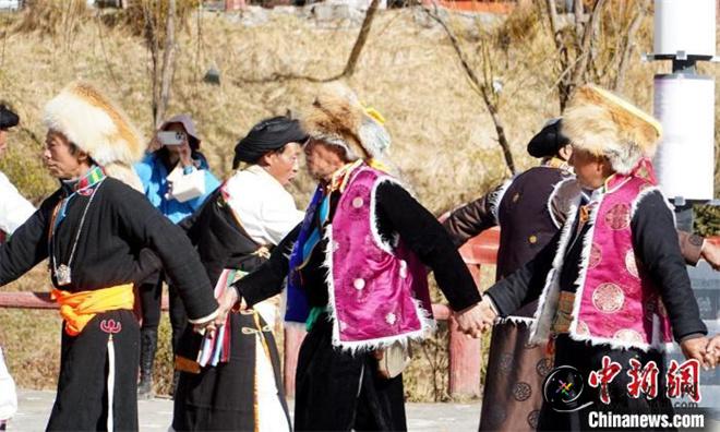 四川宝兴：硗碛藏乡民众欢度“上九节”4.jpg