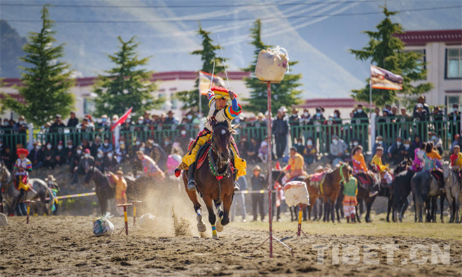 送体育下基层，西藏民族传统马术表演走进墨竹工卡县2.jpg