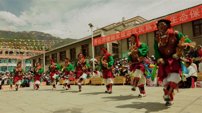 第二届吉祥珠巴洛弦子展演交流会在拖顶乡文化广场举办2.jpg
