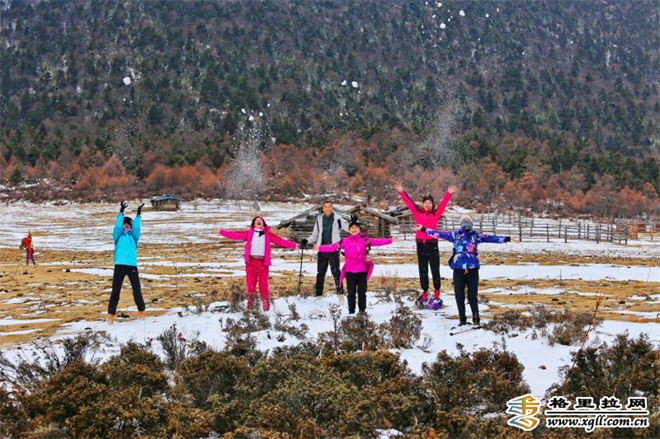 香格里拉雪山徒步带你感受冰雪魅力3.jpg