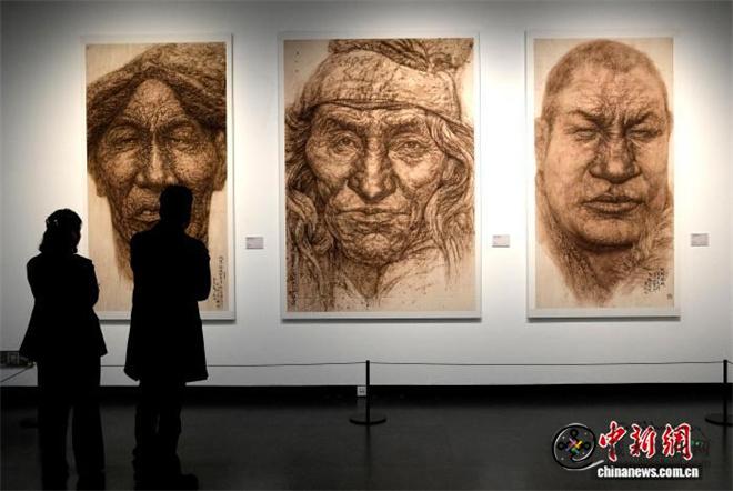 “仰望布达拉”敬庭尧绘画艺术展在拉萨开幕2.jpg